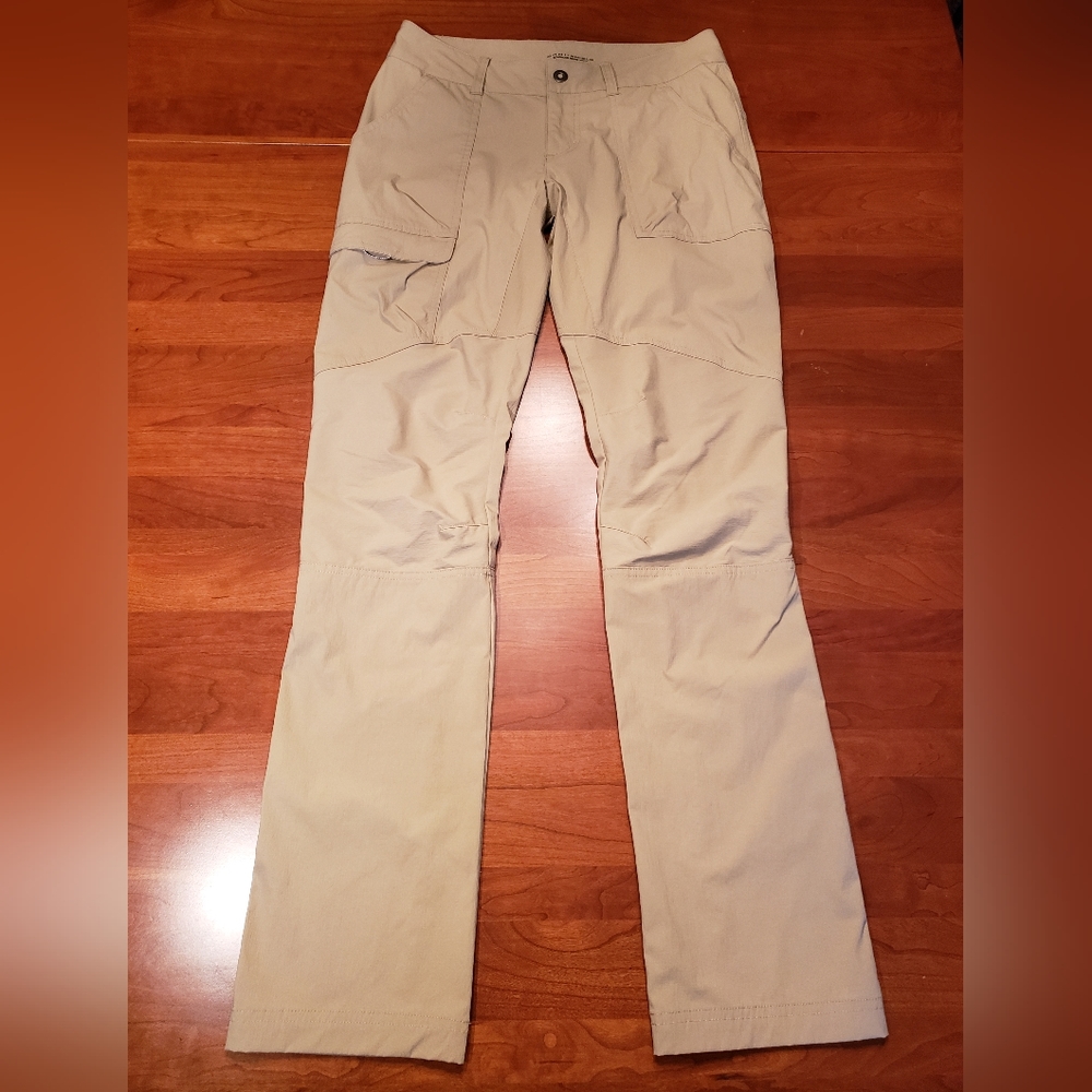 Columbia Outdoor Activewear Pants. Size 6R, Light Khaki